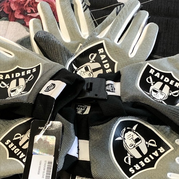 NWT 2015 OAKLAND RAIDERS LAS VEGAS STADIUM GLOVES - Picture 2 of 8